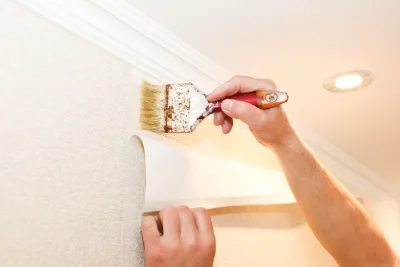 Pose de papier peint à Gerberoy — revêtements muraux et toiles de verre